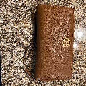 Tory Burch Everly Passport Wallet